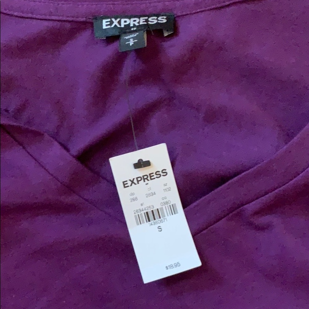 Express Vneck - Picture 2 of 2